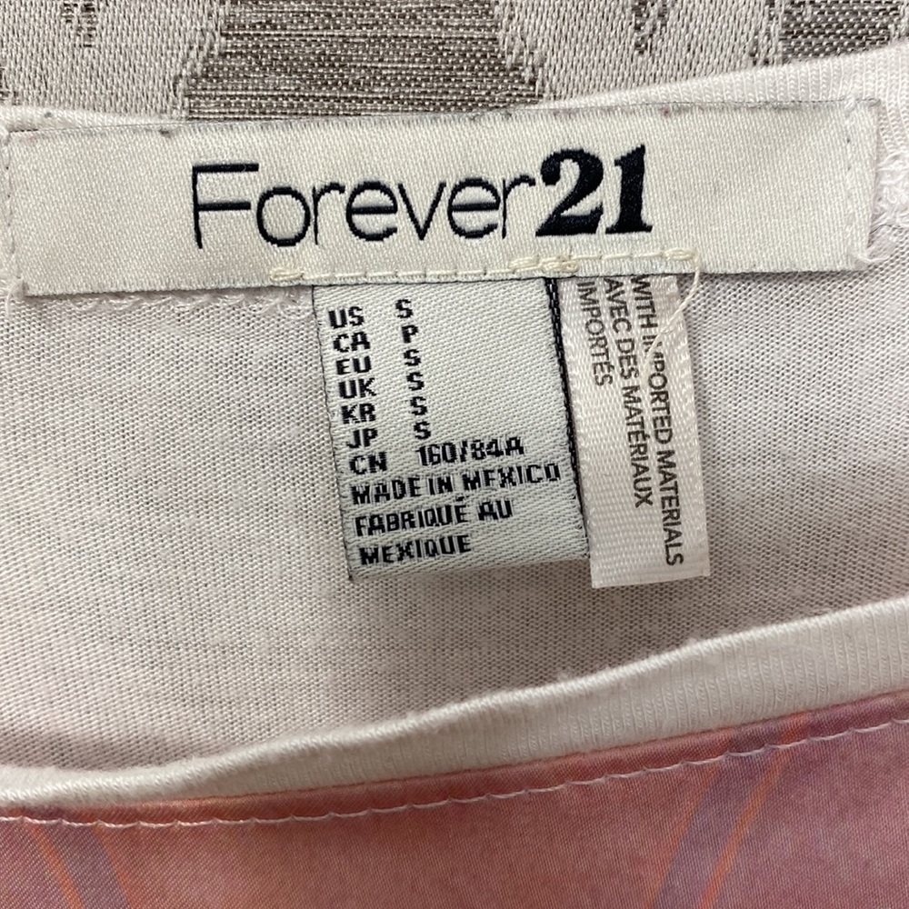 Forever 21 Shirt Boatneck Short Sleeve Printed Tee Size: Small - Picture 2 of 3